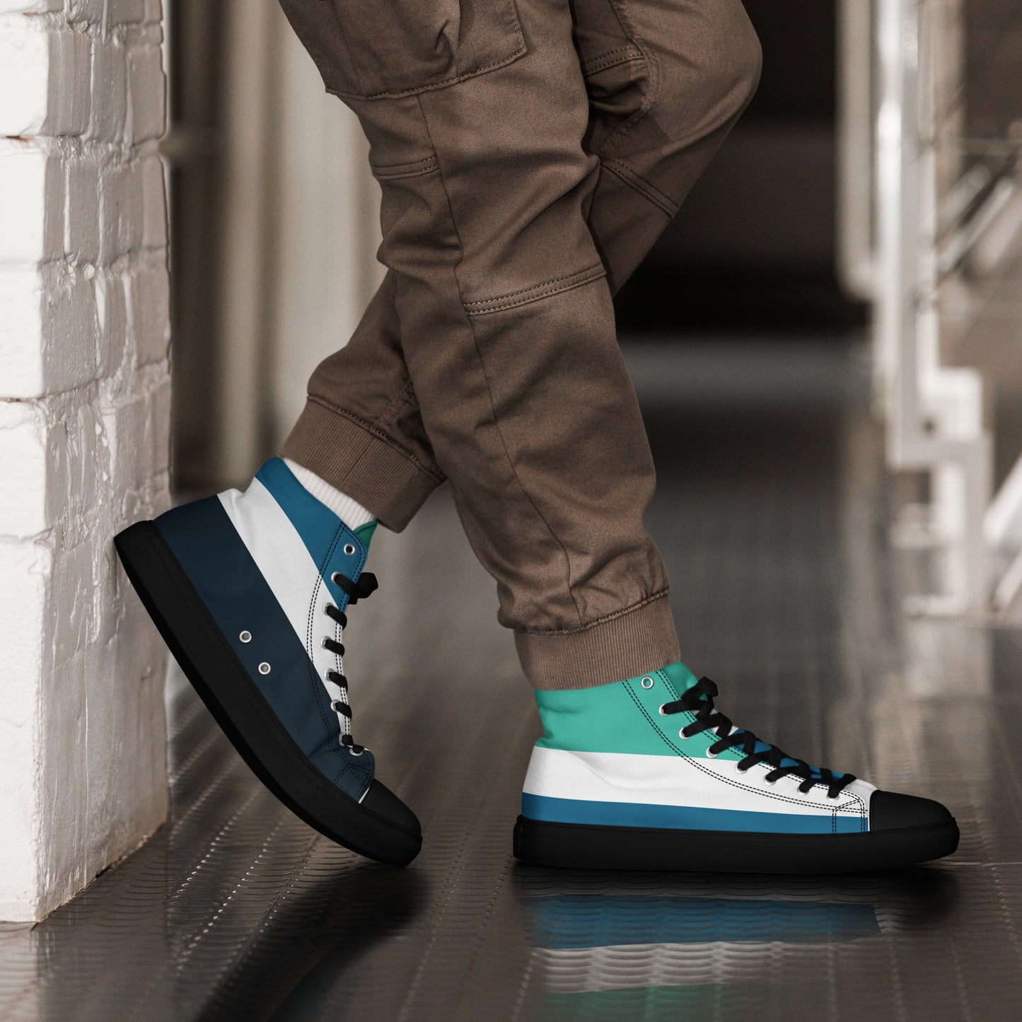 OCEAN DEPTHS Men’s High Top Canvas Shoes